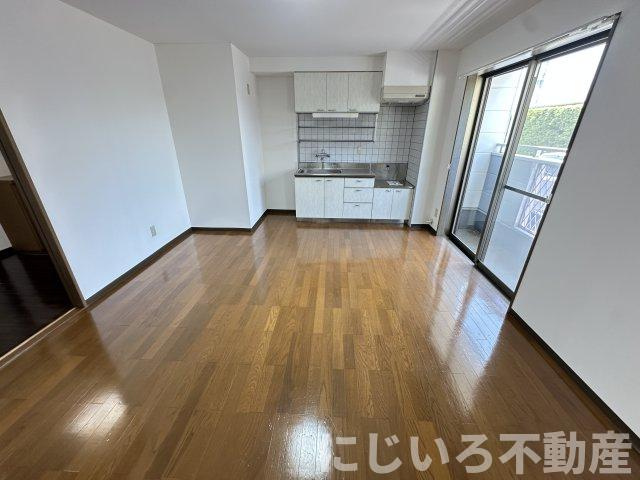 シャンゼリゼ壱番館の居間・リビング
