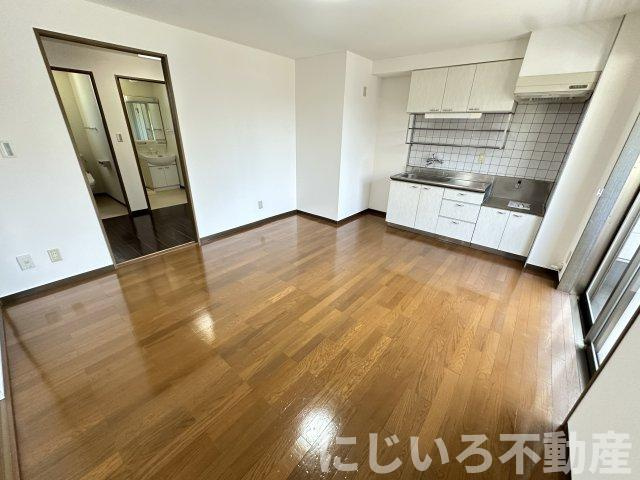 シャンゼリゼ壱番館の居間・リビング