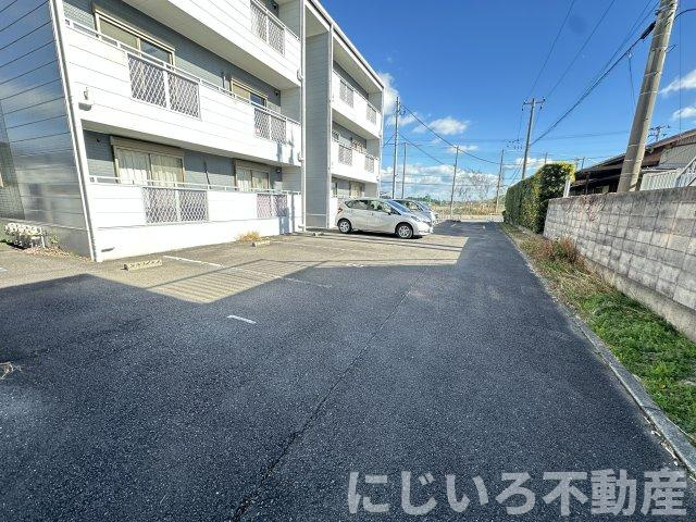 シャンゼリゼ壱番館の駐車場
