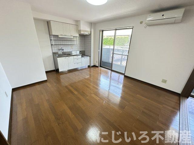 シャンゼリゼ壱番館の居間・リビング