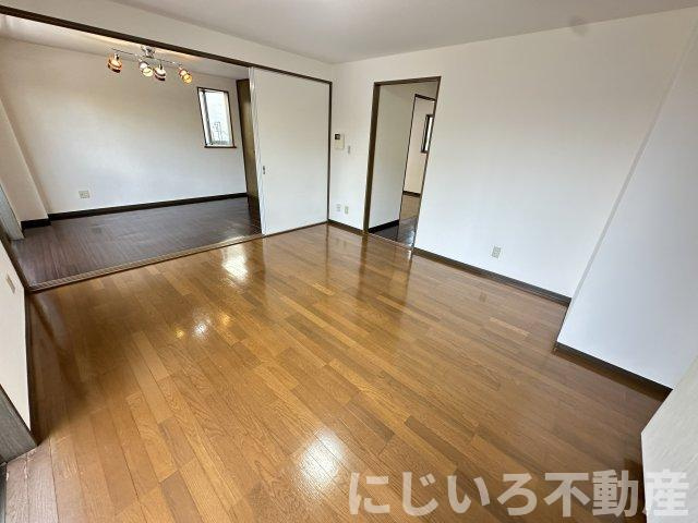 シャンゼリゼ壱番館の居間・リビング