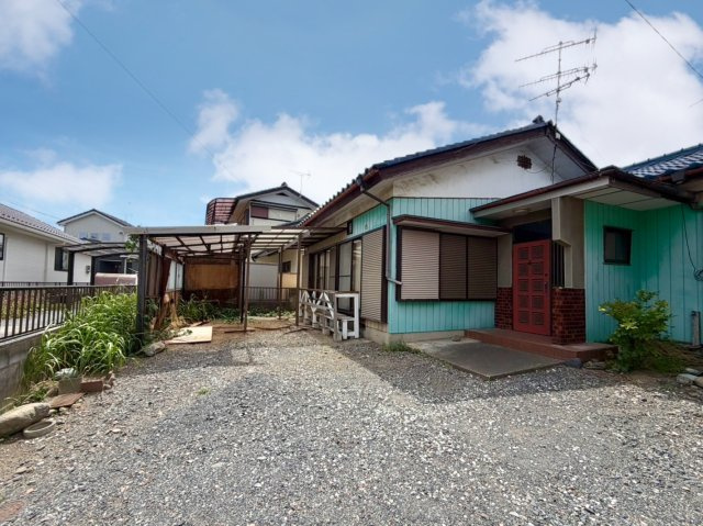 【中古戸建】熊谷市拾六間の外観|■外観｜敷地内に平屋建て建物がございます。居住用、物置としても活用できます。