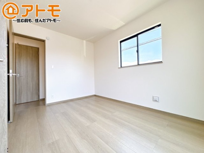 【子供部屋】 | 駿東郡清水町長沢643番　新築一戸建て　B号棟 | 広々使える収納付きの洋室です♪