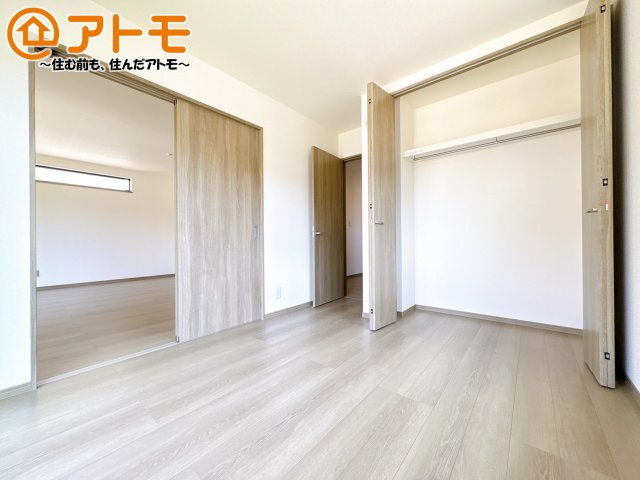 【子供部屋】 | 駿東郡清水町長沢643番　新築一戸建て　B号棟 | 収納豊富な洋室は使い勝手良好です！