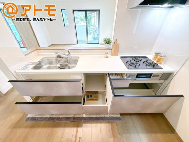 【キッチン】 | 駿東郡清水町長沢643番　新築一戸建て　B号棟 | 対面タイプならキッチン内にいながらご家族やお客様との会話が楽しめます♪