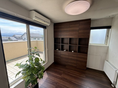 【洋室】 | 佐久市岩村田一本柳中古住宅 | 西側（２階）