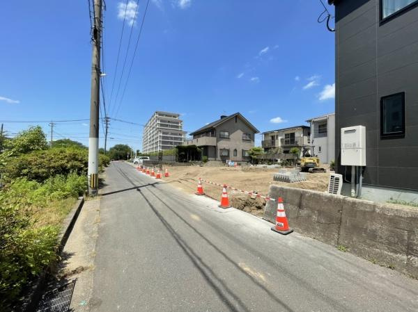 岩田町2丁目2期1号棟の前面道路含む現地写真|前面道路含む現地（2026年5月撮影）