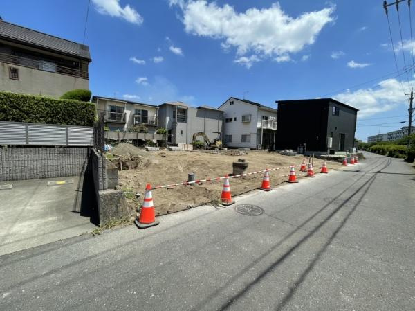 岩田町2丁目2期1号棟の前面道路含む現地写真|前面道路含む現地（2026年5月撮影）