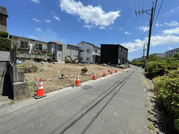 岩田町2丁目2期1号棟の前面道路含む現地写真|前面道路含む現地（2026年5月撮影）
