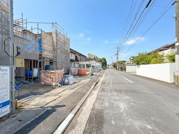 岩田町2丁目1期2号棟の前面道路含む現地写真|前面道路含む現地(2026年6月撮影)