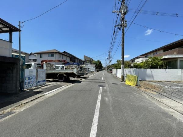 岩田町2丁目1期2号棟の前面道路含む現地写真|前面道路含む現地（2026年5月撮影）