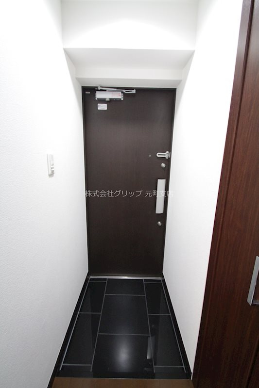 グリフィン横浜・山下公園弐番館の玄関