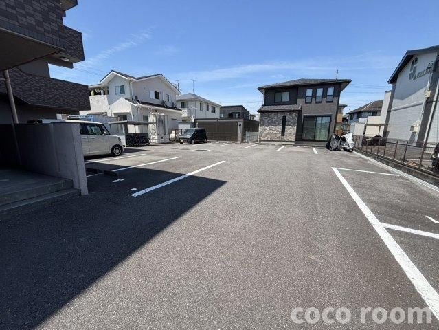 プレジールの駐車場