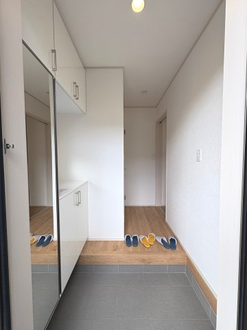 【玄関】 | 福岡市東区香椎駅東1丁目　1号棟（全1棟）【仲介手数料無料・0円】 | 施工例。施工例は完成時と異なる場合があります。