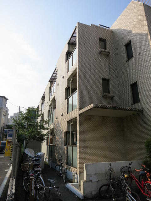 バルコニー側は駐車場です