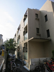 バルコニー側は駐車場です