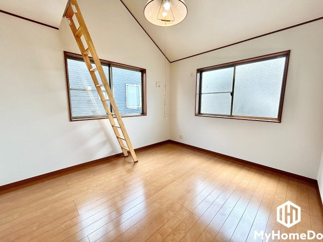 西区清里町の寝室|ロフト付き。多彩にお使い頂けます