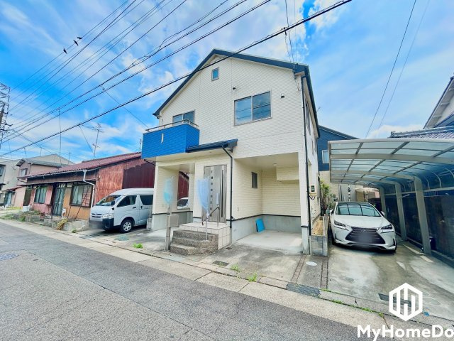 西区清里町の前面道路含む現地写真|ゆったりとした広さがあるのでファミリーカー等の車の出入れも楽にできます