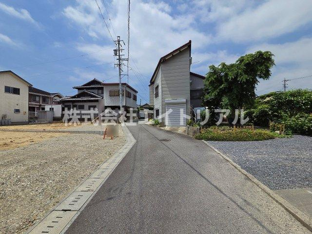 碧南市丸山町6丁目　売地の前面道路含む現地写真