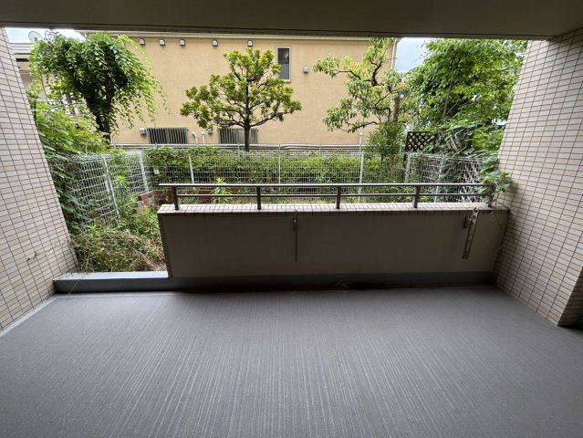 ファミール芦屋ガーデンスクエアⅣ番館のバルコニー|専用庭もございます