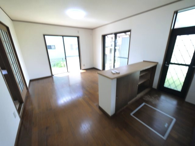 東金市菱沼  中古戸建 の居間・リビング|内装リフォーム済み令和8年4月 JR東金線求名駅徒歩約8分 スーパートアトライウェル徒歩約13分