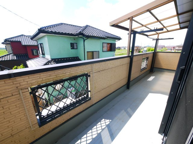 東金市菱沼  中古戸建 のバルコニー|内装リフォーム済み令和8年4月 JR東金線求名駅徒歩約8分 スーパートアトライウェル徒歩約13分