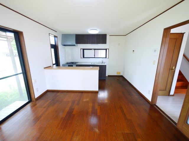 東金市菱沼  中古戸建 の居間・リビング|内装リフォーム済み令和8年4月 JR東金線求名駅徒歩約8分 スーパートアトライウェル徒歩約13分