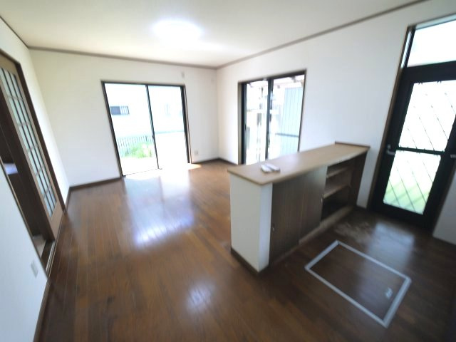東金市菱沼  中古戸建 の居間・リビング|内装リフォーム済み令和8年4月 JR東金線求名駅徒歩約8分 スーパートアトライウェル徒歩約13分