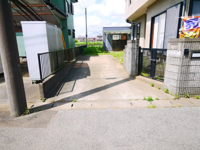 東金市菱沼  中古戸建 の駐車場|内装リフォーム済み令和8年4月 JR東金線求名駅徒歩約8分 スーパートアトライウェル徒歩約13分