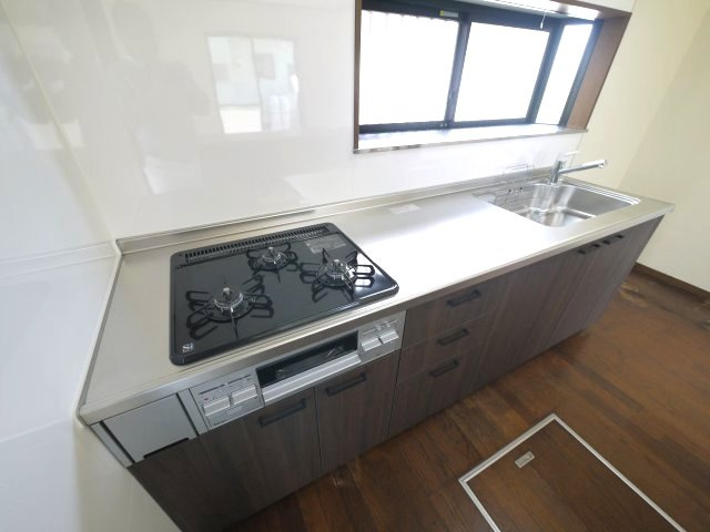 東金市菱沼  中古戸建 のキッチン|内装リフォーム済み令和8年4月 JR東金線求名駅徒歩約8分 スーパートアトライウェル徒歩約13分