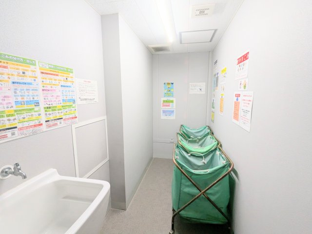 TOWER RESIDENCE TOKYOのその他共用部分|～フロアにあるごみ置き場 写真～