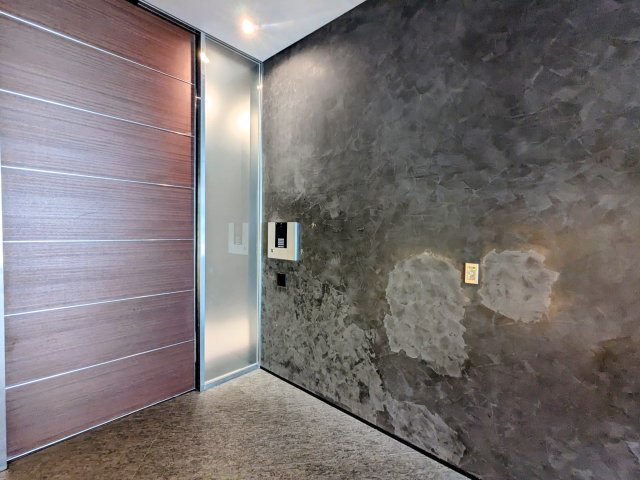 TOWER RESIDENCE TOKYOのエントランス|～ダブルオートロックでセキュリティ面も安心です～