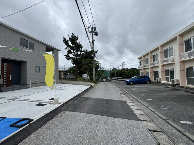 沖縄市美里（全2棟）ラスト1号棟の前面道路含む現地写真|※北西側公道4m♪