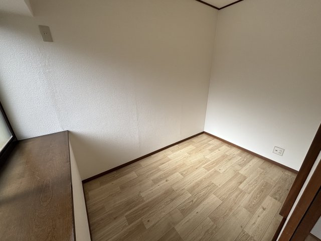 深草泓ノ壺町戸建ての洋室