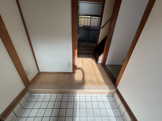 深草泓ノ壺町戸建ての玄関