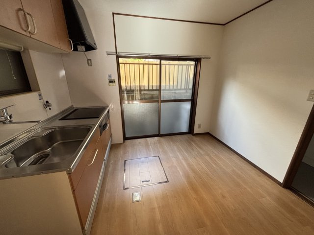 深草泓ノ壺町戸建ての居間・リビング
