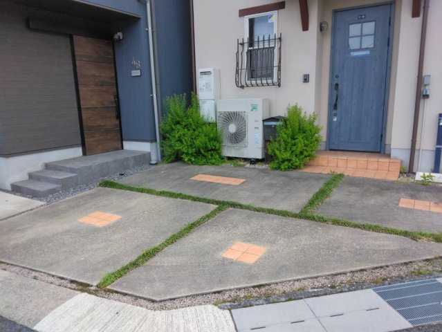 大津市大平２丁目の店舗一部の駐車場