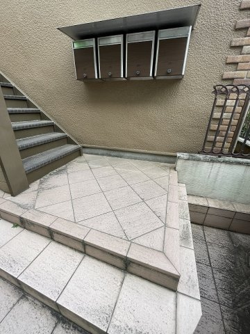 メゾン井上のエントランス