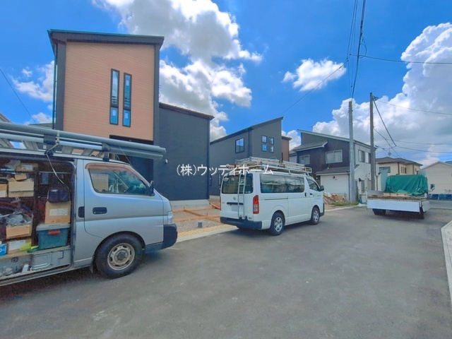 春日部市粕壁東10期　新築一戸建て　8号棟の前面道路含む現地写真
