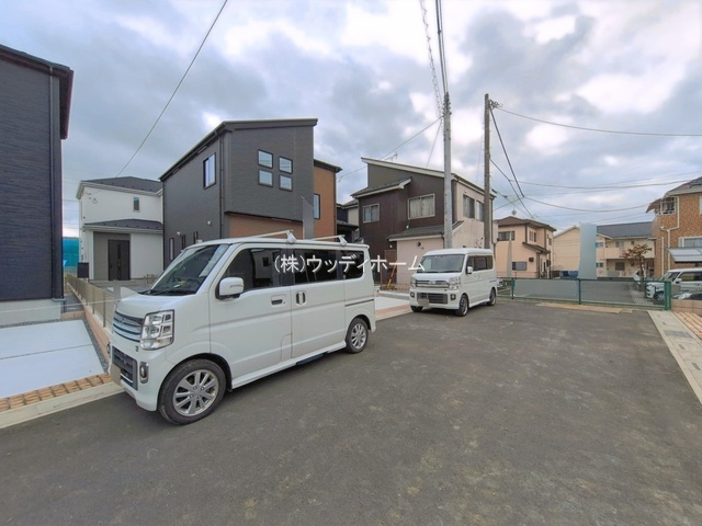 春日部市粕壁東10期　新築一戸建て　9号棟の前面道路含む現地写真