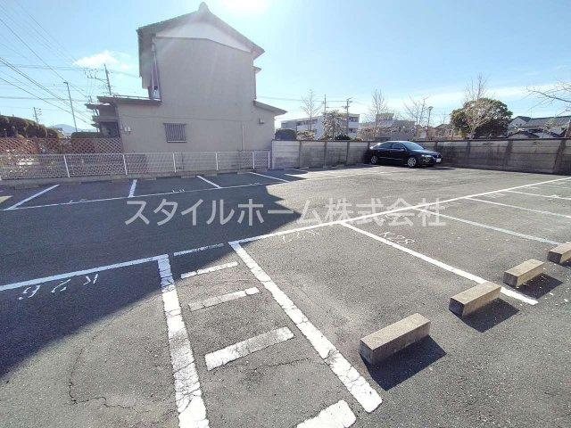 パークハイツ宮下の駐車場