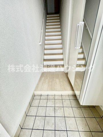 クレセントコートの玄関