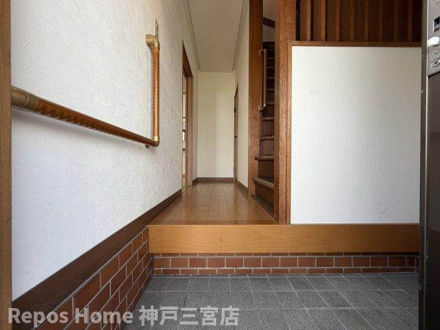 尼崎市次屋2丁目貸家の玄関