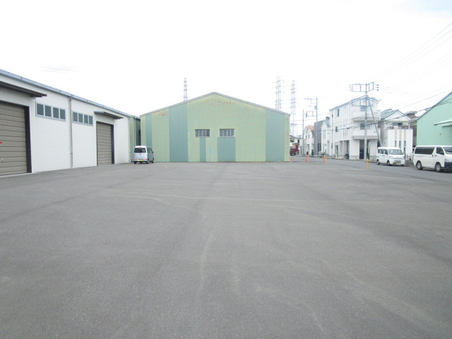 相模原市中央区宮下３丁目の倉庫の駐車場