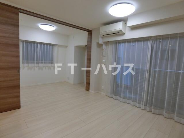 エクセレントシティ南行徳駅前の居間・リビング