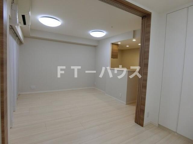 エクセレントシティ南行徳駅前の居間・リビング