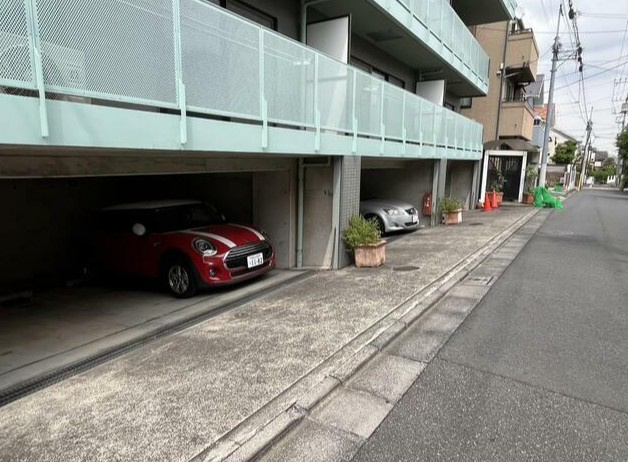ラ・メゾン国分の駐車場