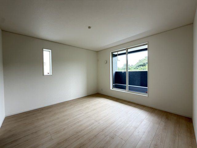 糸満市座波　第3（全4棟）1・2・4号棟の洋室|4号棟　洋室8帖＋納戸2帖＋CL＋収納付き♪