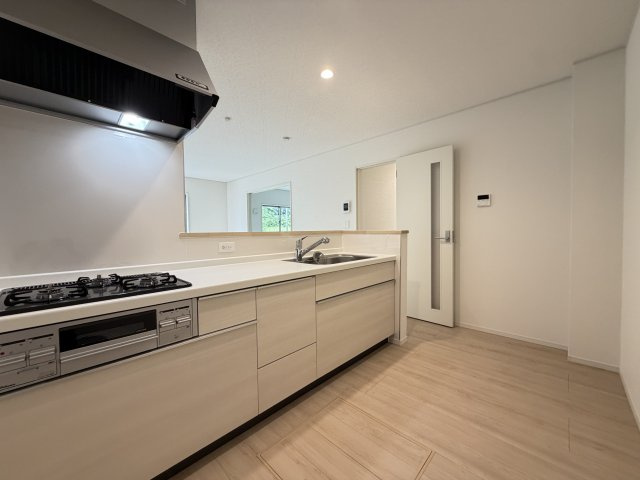 糸満市座波　第3（全4棟）1・2号棟のキッチン|1号棟　使いやすいシステムキッチン♪