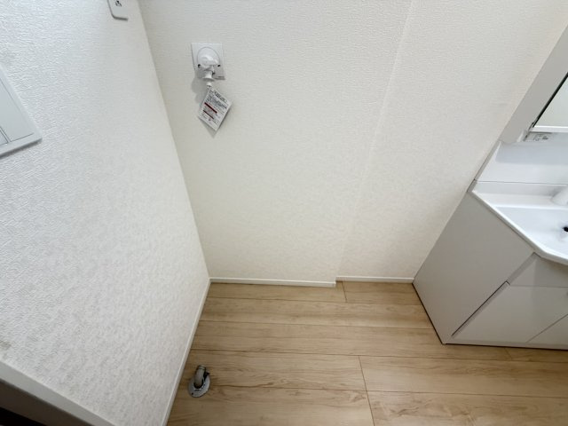 糸満市座波　第3（全4棟）1・2号棟のランドリースペース|1号棟　洗濯機置き場♪